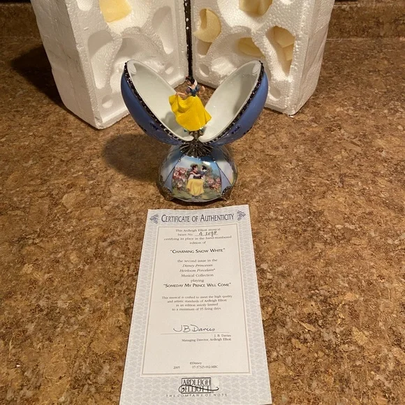 Disney, Ardleigh-Elliot “Charming Snow White “ A5098 Musical Egg Collection - Picture 6 of 12